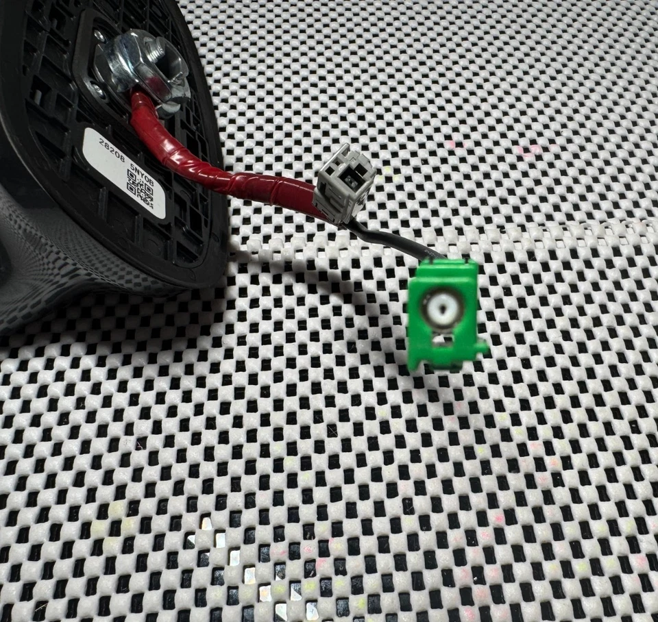 2019–2024 INFINITI QX50 РАДИО НА КРЫШЕ СПУТНИКОВАЯ АНТЕННА С АКУЛЬИМИ ПЛАВНИКАМИ СЕРАЯ ОТ ОРИГИНАЛЬНОГО ПРОИЗВОДИТЕЛЯ - Изображение 4 из 4