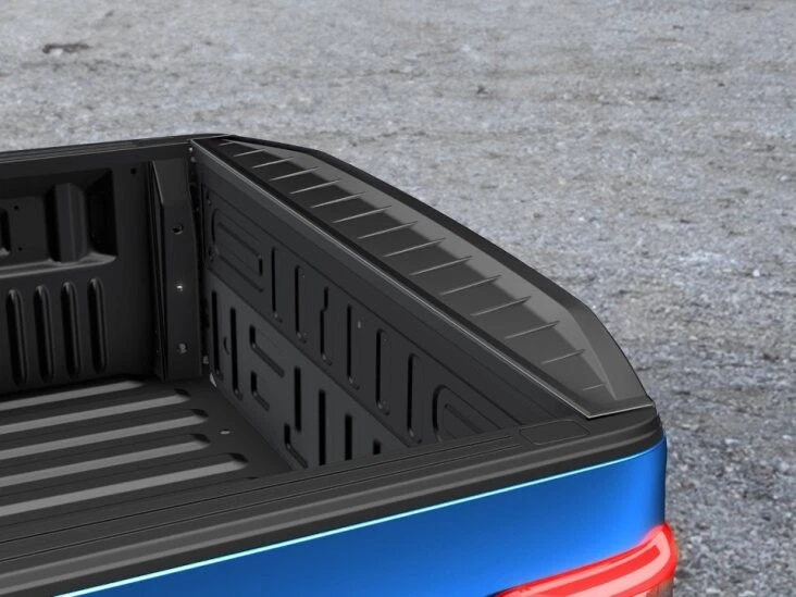 F-150® 2021-2025 Truck Trunk Tailgate Scuff Resistant Rear Spoiler Lip in Black Foto 4 de 4