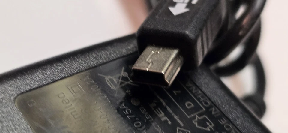 Настенное дорожное зарядное устройство адаптер мини кабель USB Blackberry от оригинального производителя - PSM04A-050RIM - Изображение 2 из 4