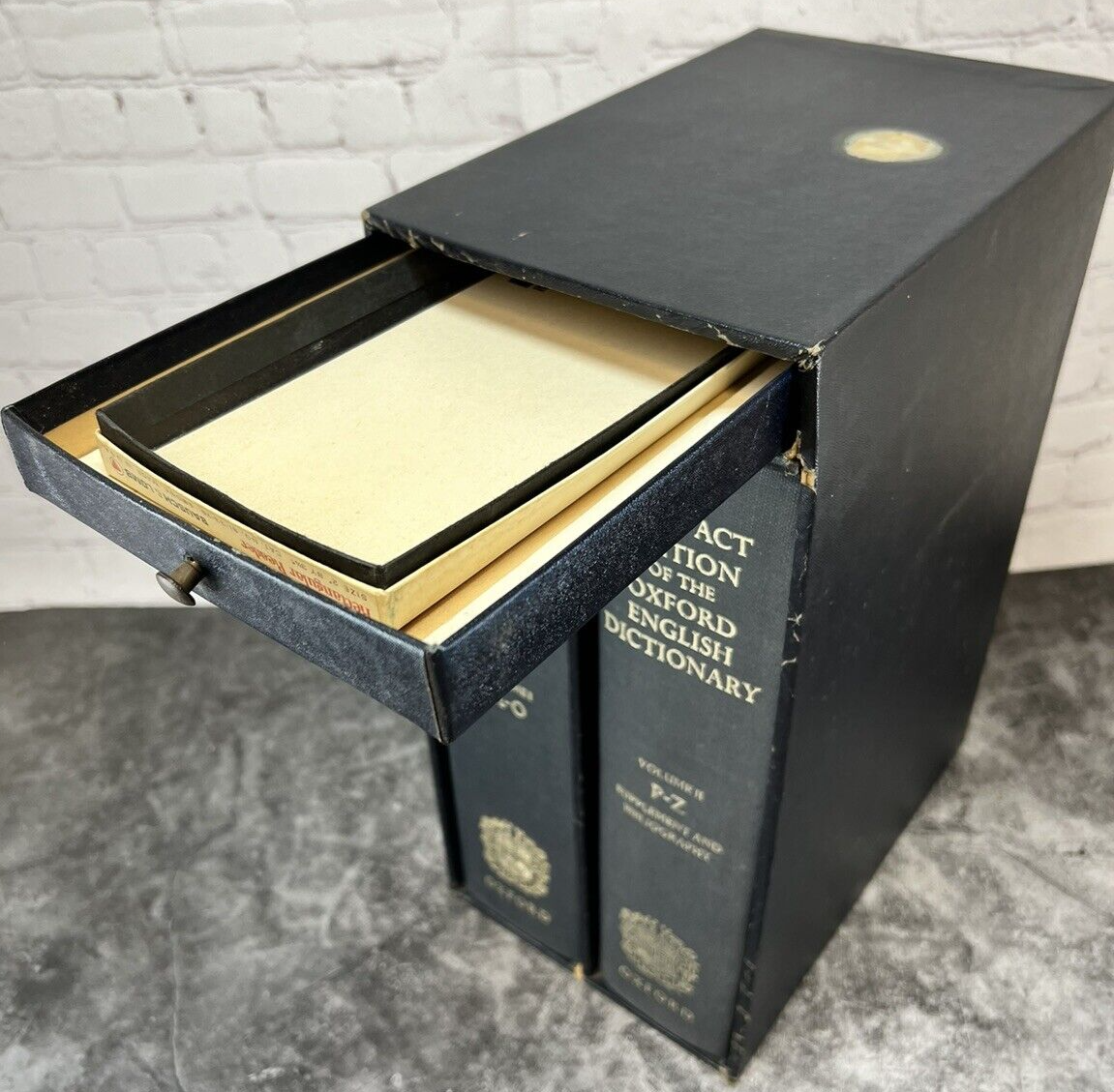 The Compact Edition of the Oxford English Dictionary (2 Volume Set) w