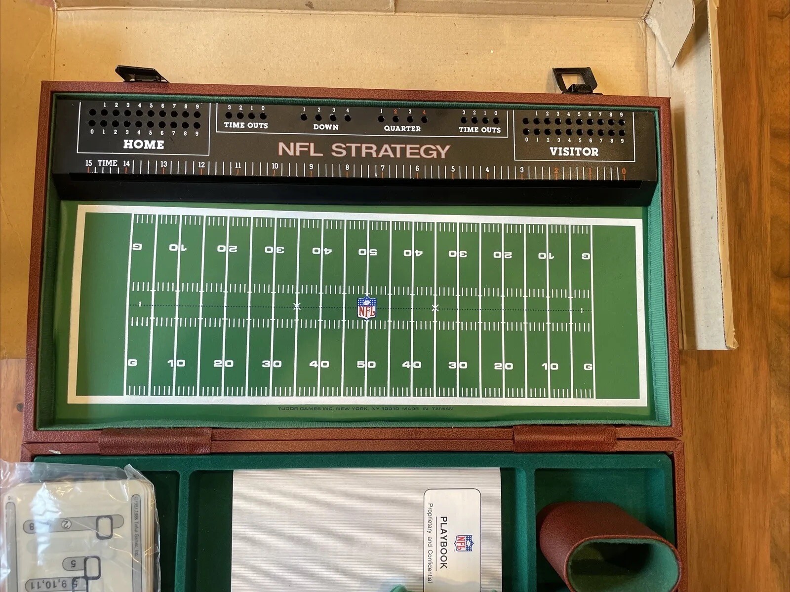 NFL STRATEGY Tudor Model 1000 Football Briefcase Game complete in