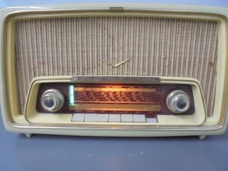 Radio a valvole Grundig con difetti