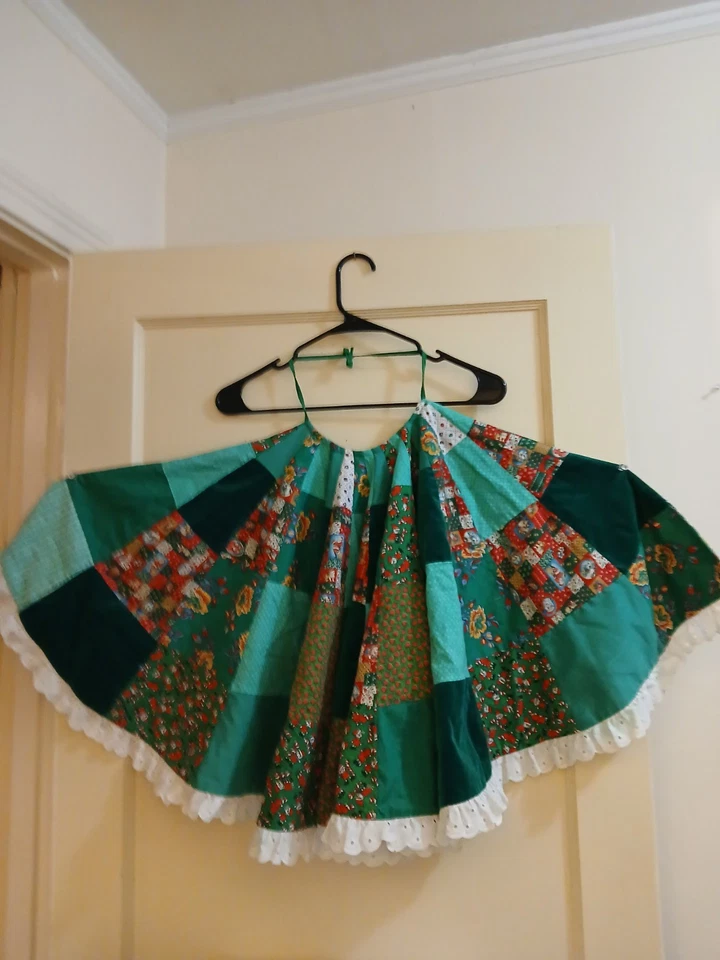 Vintage Handmade Patchwork Quilted Christmas Tree Skirt Multi-Colors CottageCore - Image 2 of 4