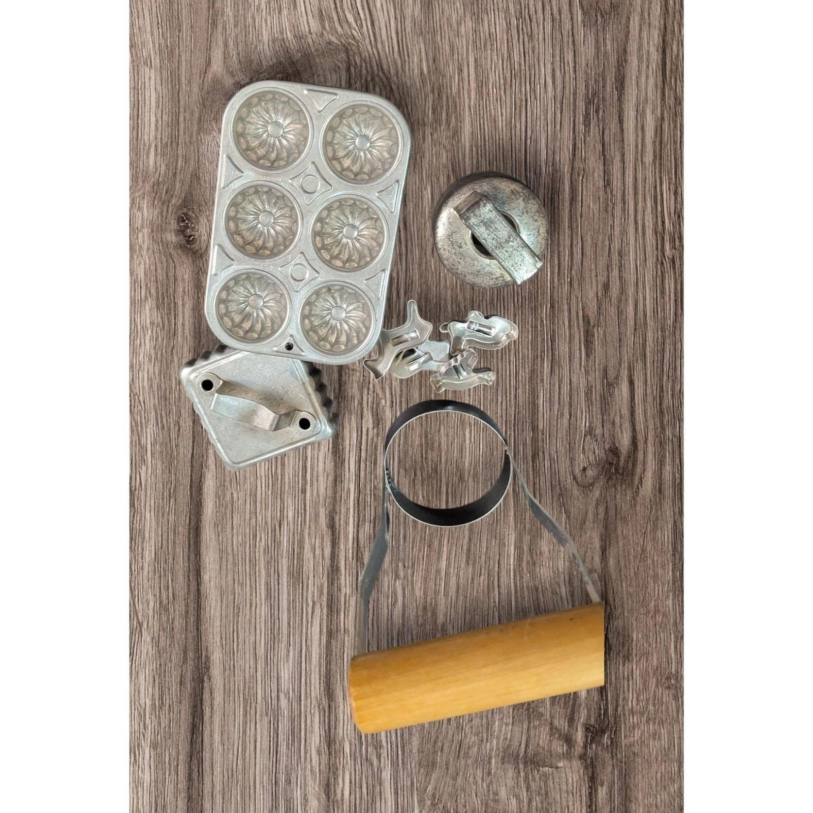 Vintage Aluminum Baking Set Tart Tin Cookie Cutters Donut Cutter Pastry Wheel