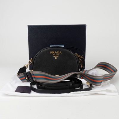 Prada Umhängetasche Metall Logo 151666928