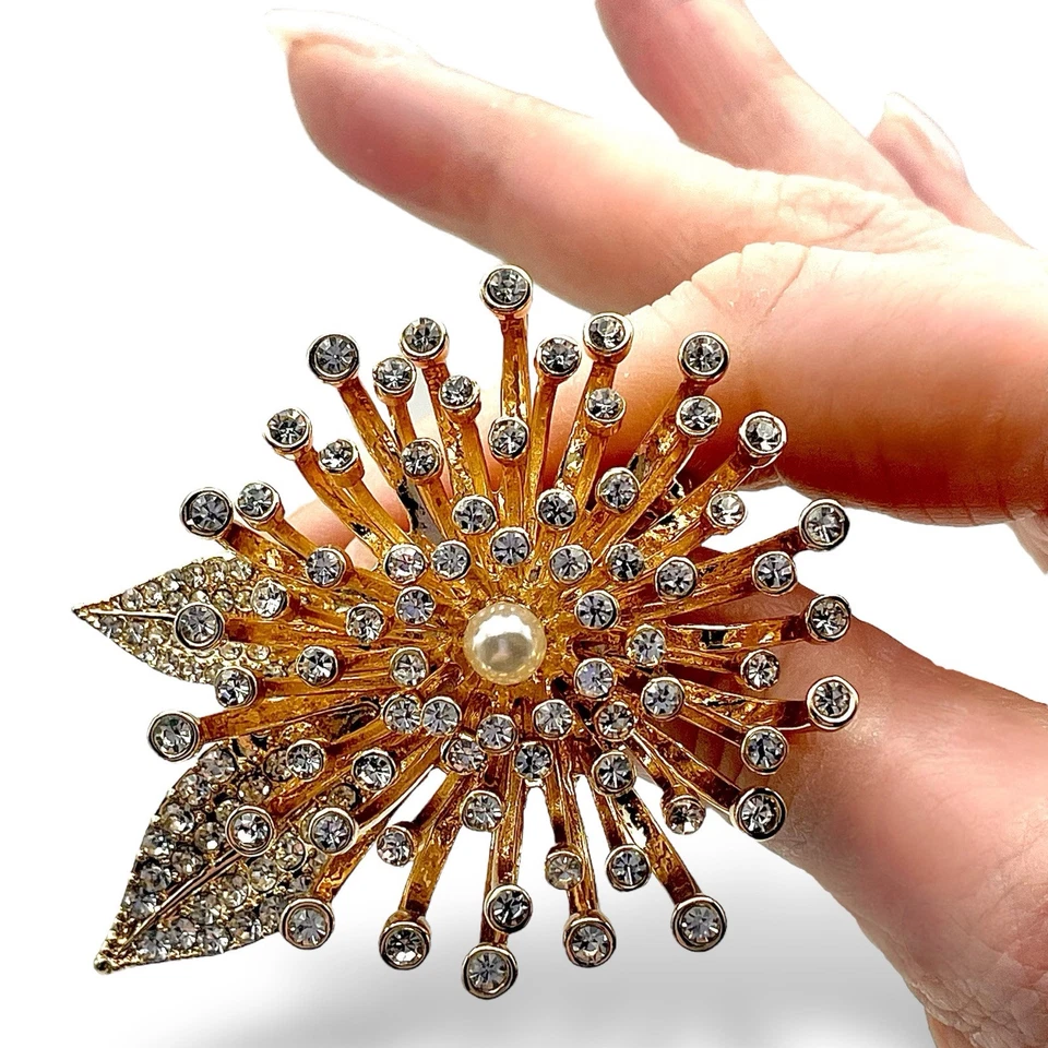 Broche prendedor flor 3D ANNE KLEIN mega pedrería perla como nuevo + caja Foto 3 de 4