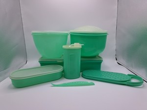 Tupperware Vintage Storage Collectible Lettuce Keeper Egg Plate 22 Piece Lot