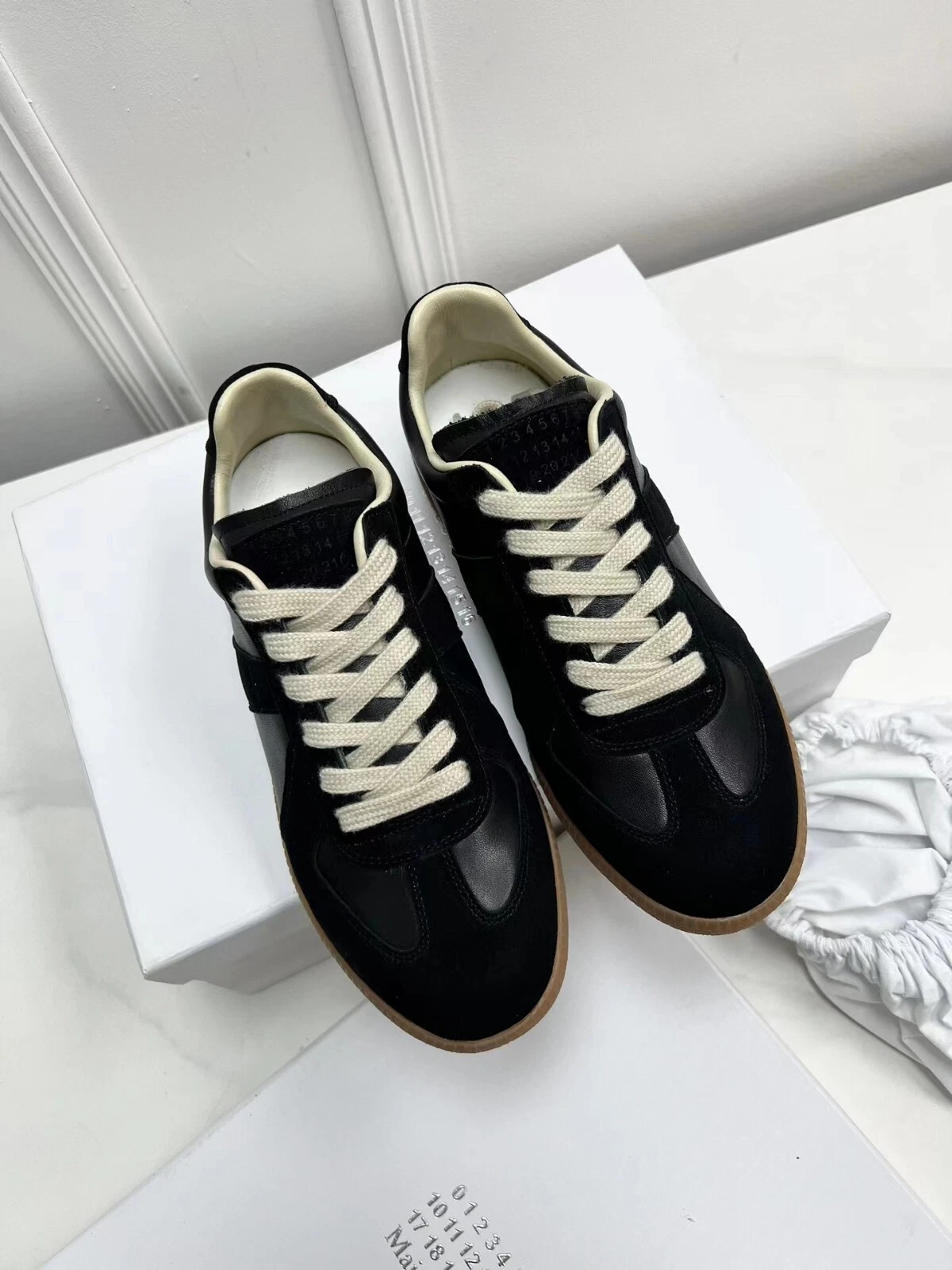 Maison Margiela Calfskin unisex low cut casual sports shoes are selling well