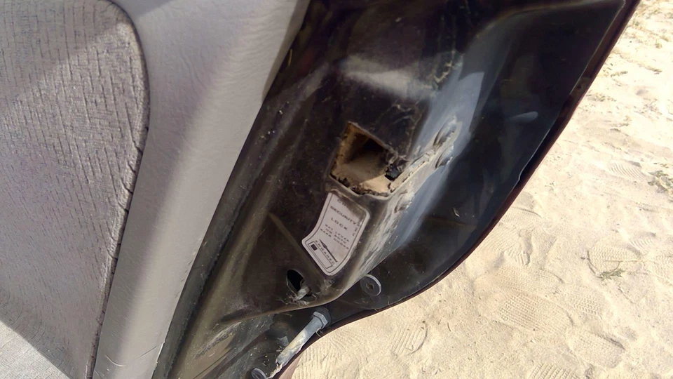 Pestillo de puerta trasera derecha Saturn Sw2 1996-1999 pasajero con varillas/cables trasero OEM Foto 2 de 4