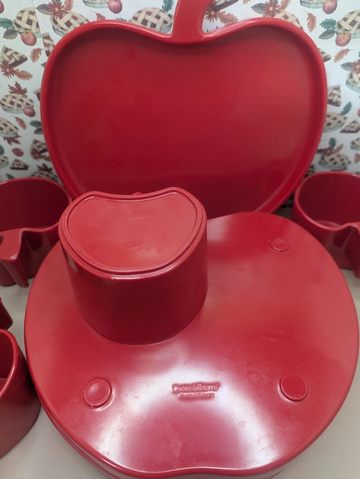 VINTAGE Crate & Barrel Apple Shaped Plates&Cups/Bowls Set of 4 Plastic EUC RARE - Image 3 of 4