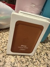 Apple Leather Wallet with MagSafe for iPhone    GENUINE    