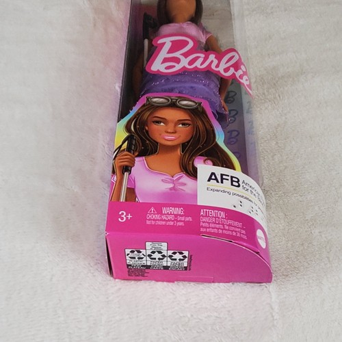 Muñeca Barbie Fashionistas AFB para ciegos #228 con traje pastel HRH17 - Imagen 2 de 6