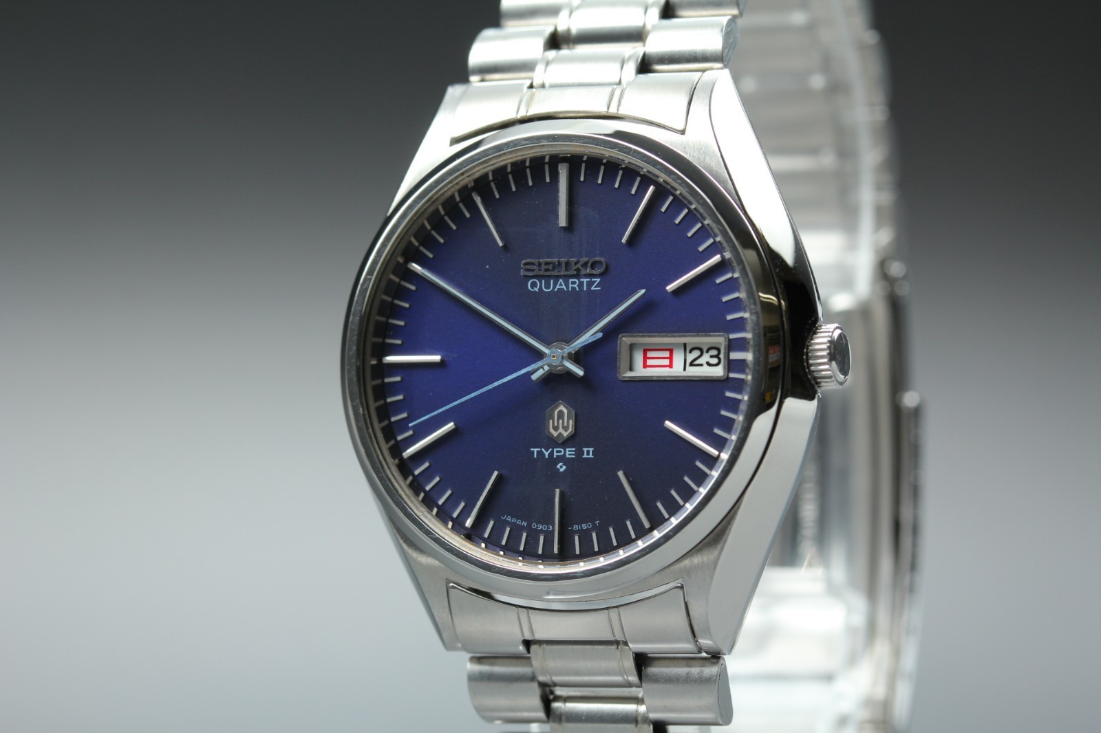 [N MINT] SEIKO Type II 0903-8110 KANJI Day Date Blue Dial Qz Mens Watch Stock