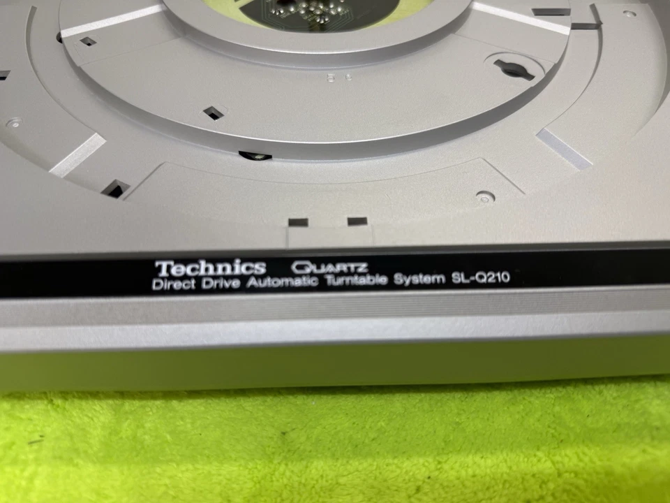 BRAND NEW TECHNICS SL-Q210 220V TURNTABLE BODY ONLY SEE PICS 4 WHAT IS INCLUDED - Image 3 of 4