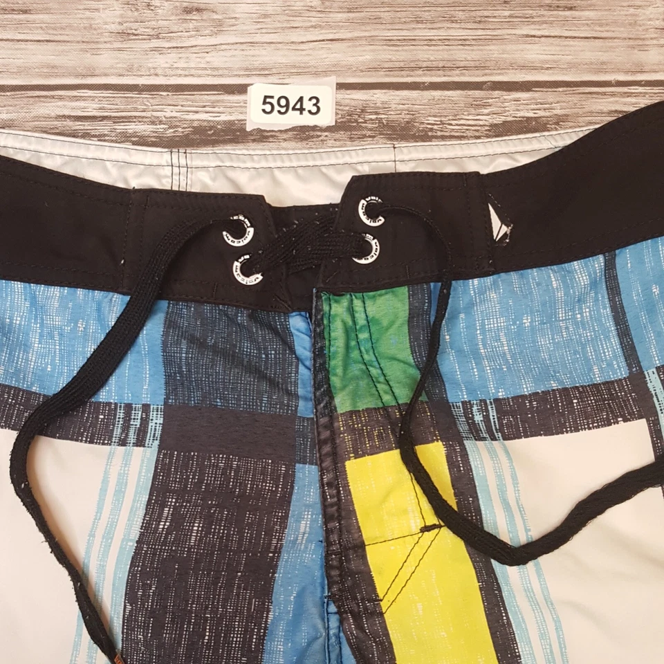 Volcom Size 32 Men Shorts Swimming Water Sports - Image 3 of 3