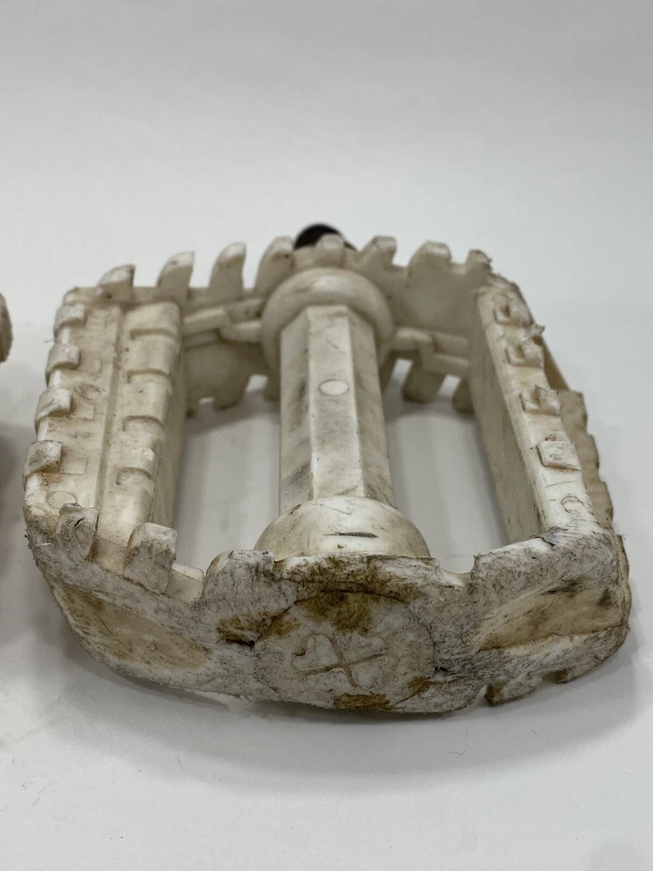 GT BMX Pedals White Victor VP-873 1/2” Performer Dyno Compe Freestyle OG 1980’s - Image 2 of 4