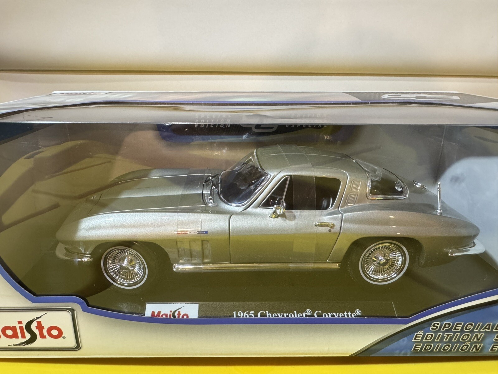Maisto 1:18 Diecast Special Edition 1965 Chevrolet Corvette GRAY New inthe box