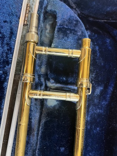 King 605 Trombone with hard case and mouthpiece. Made in USA - Picture 6 of 9