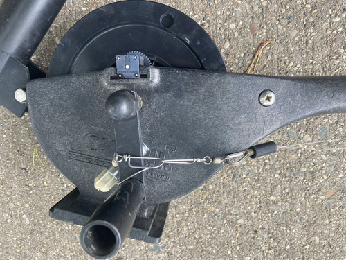 PAIR OF CANNON EASI TROLL MANUAL DOWNRIGGERS W/ROD HOLDERS, CABLE, COUNTERS - Picture 4 of 22