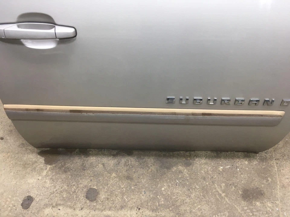 (NO SHIPPING) Front Door SUBURBAN 1500 Passenger Side 07 08 09 10 11 Foto 2 de 4