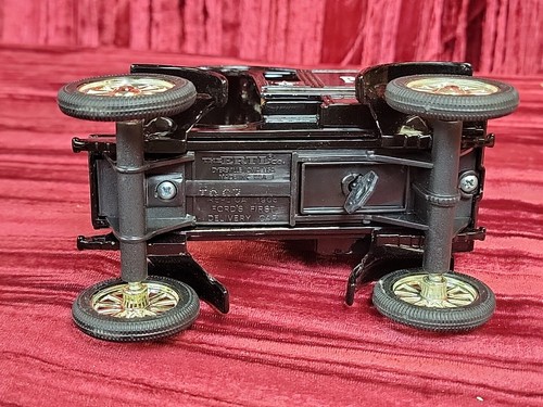Ertl 1931 Hawkeye Anheuser Busch Budweiser Beer Delivery Truck Coin Bank Red - Picture 19 of 21