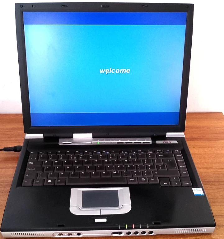 Vintage Ergo Ensis L4500R Intel Pentium Laptop - Win XP Pro - 20gb HD - c2005 - Image 2 of 4