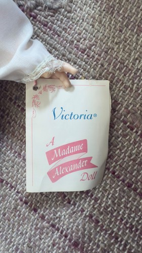 Madame Alexander Victoria Baby Doll # 3746. 13 Inch, EXCELLENT - Picture 5 of 7
