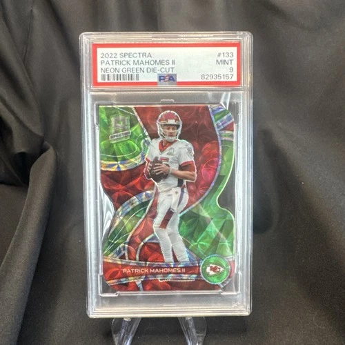 Patrick Mahomes 2022 Panini Spectra Neon Green Scope Prizm /30 Die Cut NRMT+