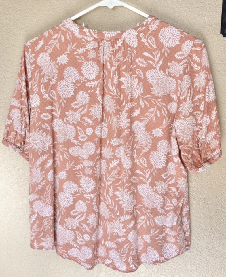 Universal Threads Pink Floral Button Down Blouse … - image 9