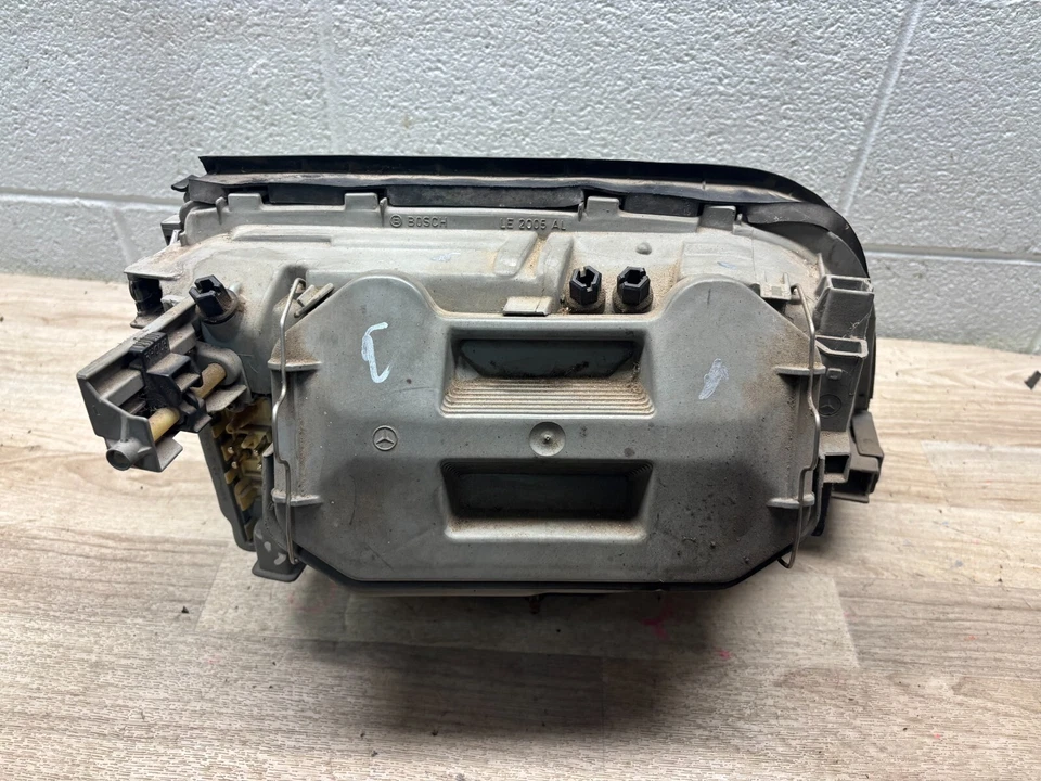 ПЕРЕДНЯЯ ЛЕВАЯ ФАРА СО СТОРОНЫ ВОДИТЕЛЯ MERCEDES BENZ W140 400SEL500SEL 92-94 - Изображение 4 из 4