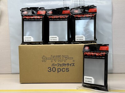 card barrier sleeves 原産国：中国 材質：本体：ポリプロピレン 商品サイズ：6.5cm×9cm×0.01cm 内容量：22個入 種類：アソートなし  ○製造上厚み・寸法に若干の誤差が生じる可能性があります。予めご了承ください。○表面のホログラムは爪や尖った物でこすると剥がれる可能性があります main image 1