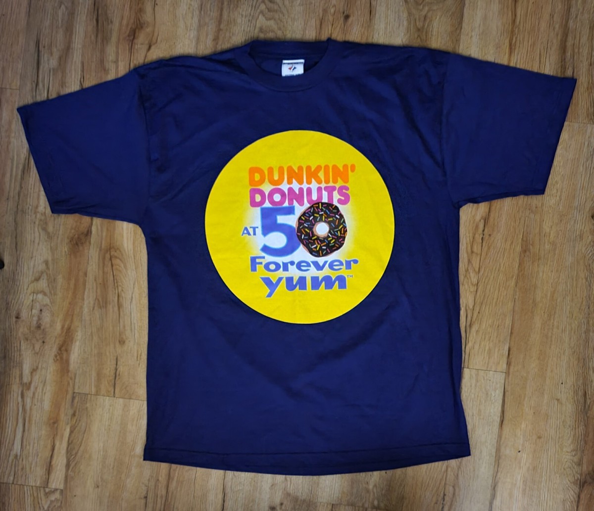 トップス DUNKIN'DONUTS T-shirt 90s Dunkin Donuts 2000 Vintage 50th Anniversary Purple T-Shirt