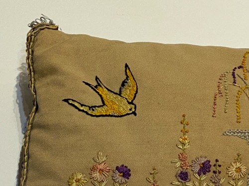 Made in the USA in 1923 - Vintage Linen Pillow w/ Hand Stitched Flowers & Birds - Picture 5 of 12