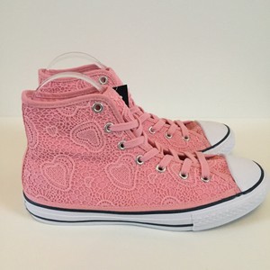 pink heart converse
