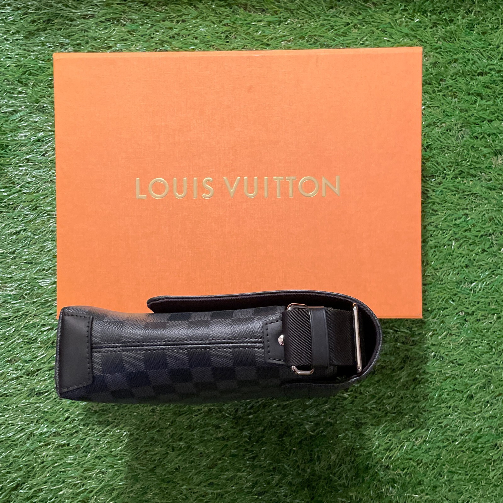 Louis Vuitton District NM Messenger Bag Damier Graphite PM Black image 7