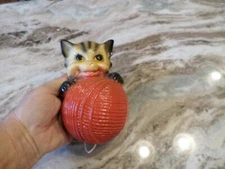 RARE Vintage Chalkware Kitty kitten cat w ball of yarn 40's String Holder  RARE