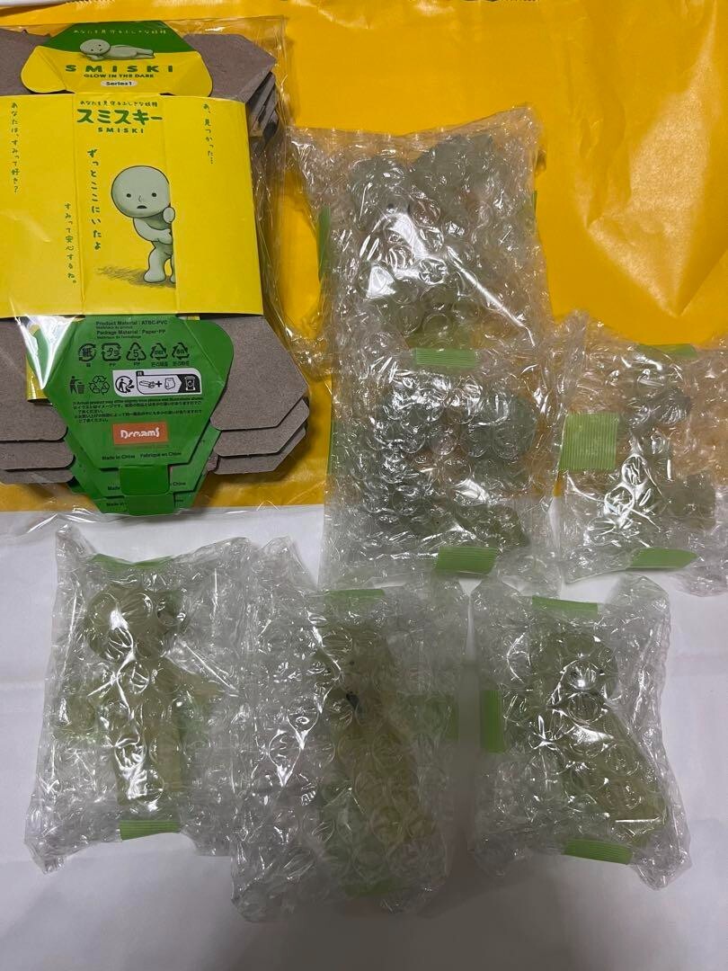 SMISKI Series 1 Set of 6 Figures + 3 Chibi Keychains & Secret