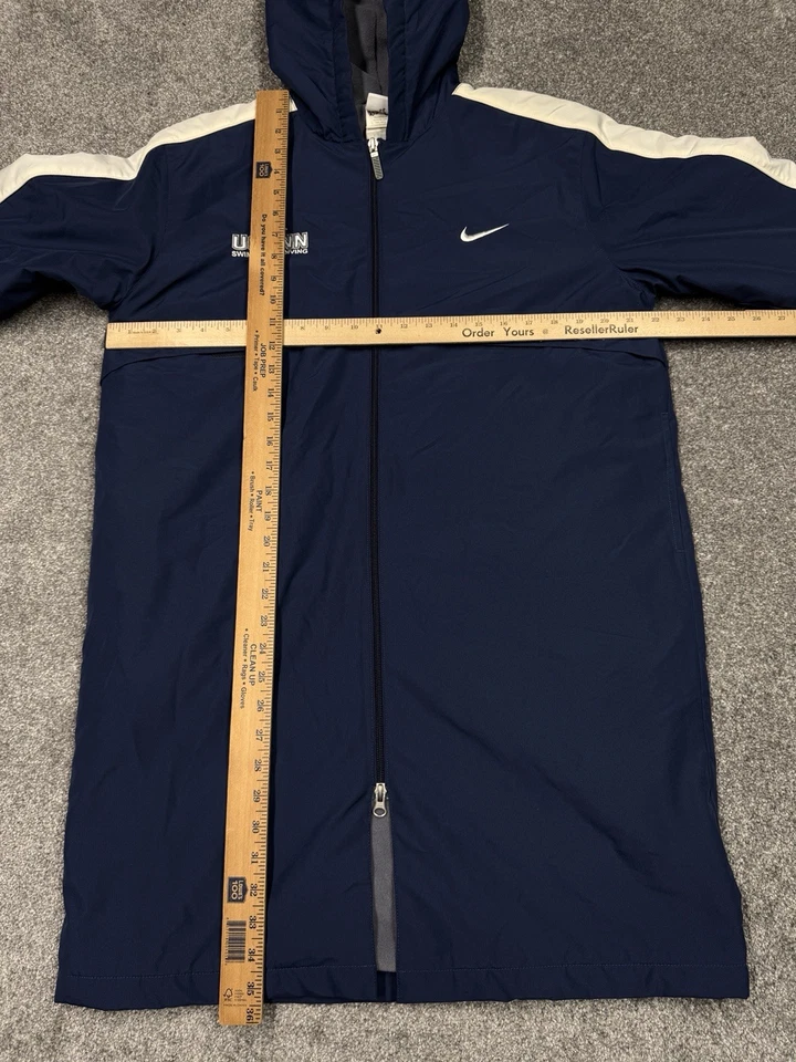 Chaqueta UConn Huskies Hombres Grande Azul Nike Cremallera NCAA Universidad Natación Buceo Cálida Cremallera Foto 4 de 4