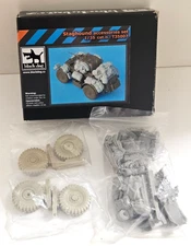 1/35 BLACK DOG STAGHOUND ACCESSORIES SET + WHEELS #T35007 NEW RESIN STOWAGE