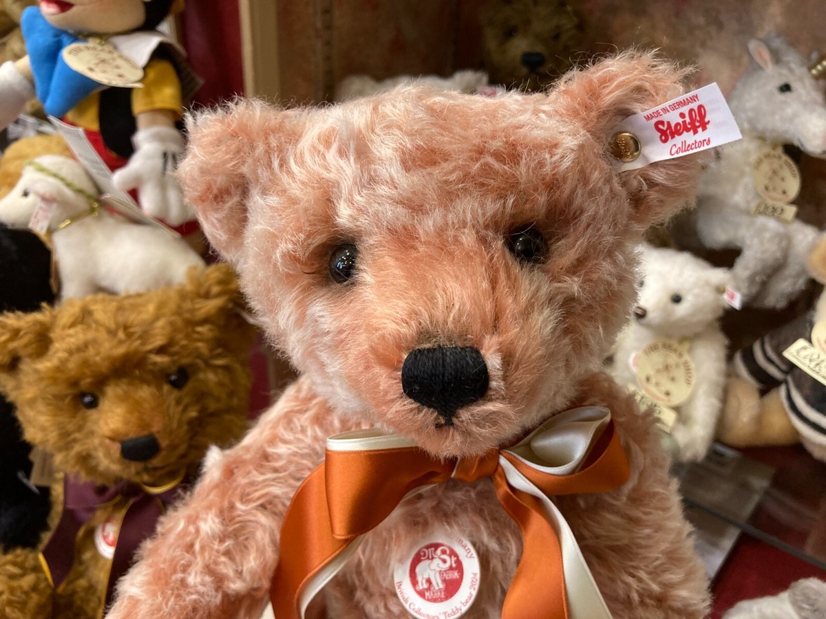 Steiff 2024 British Collectors Teddy Bear, Mohair/Growler BEAR SHOP
