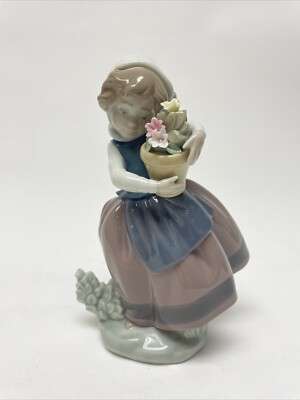 Lladró Figurine Mädchen Mit Blumenkorb Frühlingsblumen Porzellan Nr. 5223