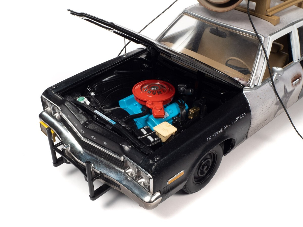 Auto World '74 Dodge Monaco Bluesmobile w/ Speaker & Figures 1:18