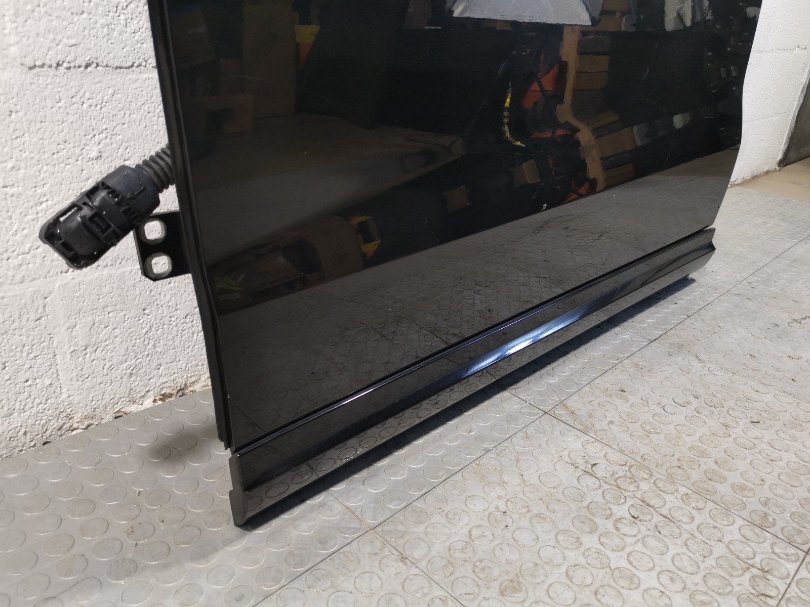 Maserati Levante 2017 Front Left Door framework Black