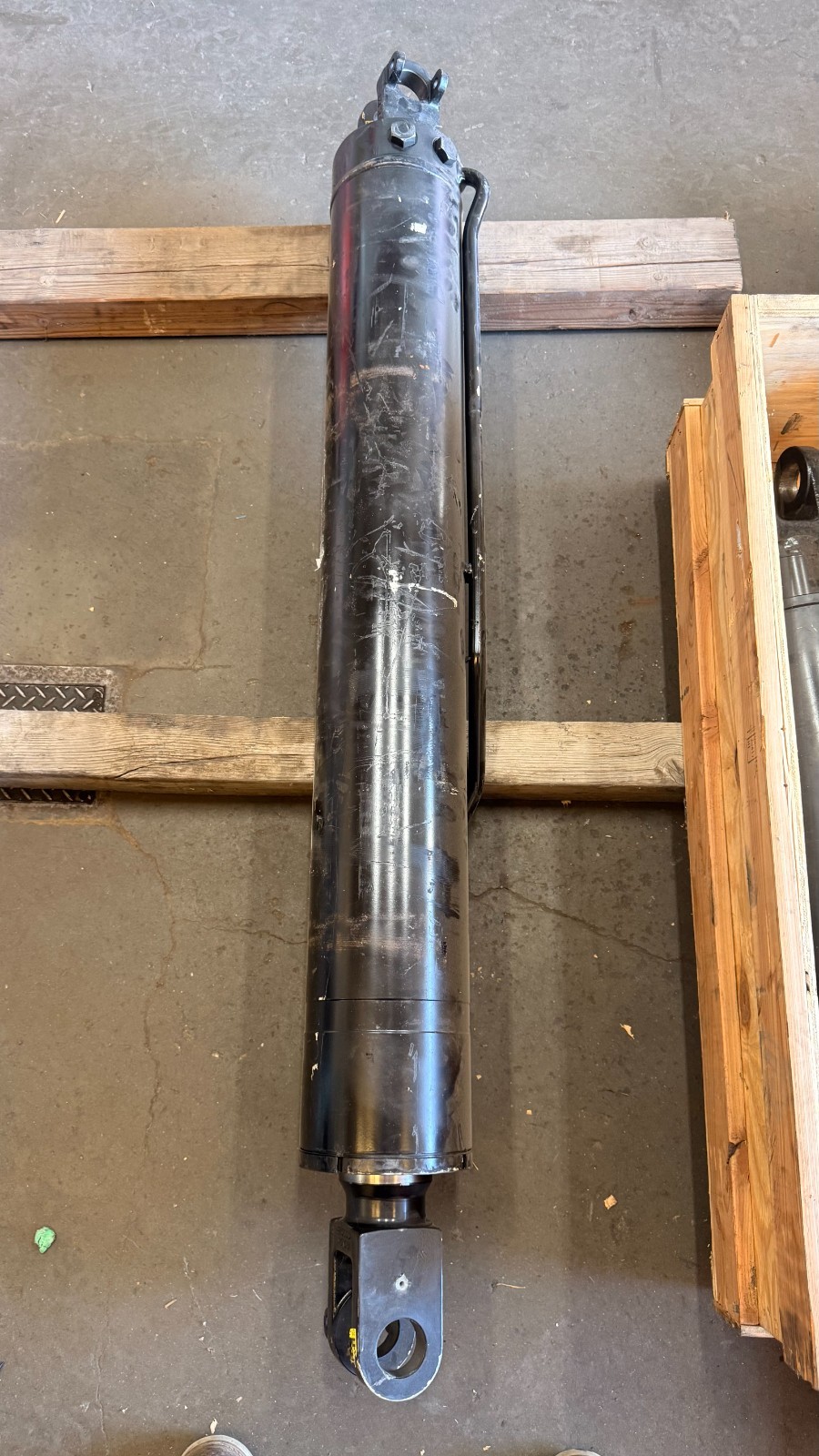 3 New Skytrak/JLG Hydraulic Cylinders #1001239179 & #1001239183