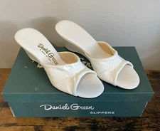 VTG White Leather Daniel Green SHERRIE Slippers US Size 5 New with Box #62389