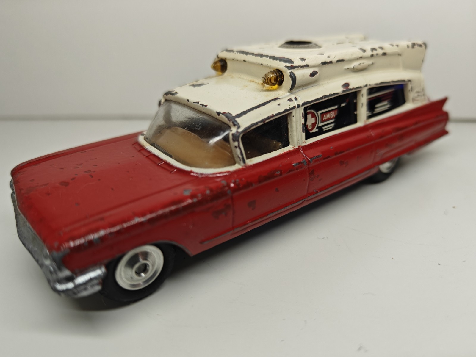 Corgi 1:43 - Coche A Escala - 437 Superior Ambulance On Cadillac Chassis Boxed With Inner Packing Leaflet En Muy Buen Estado