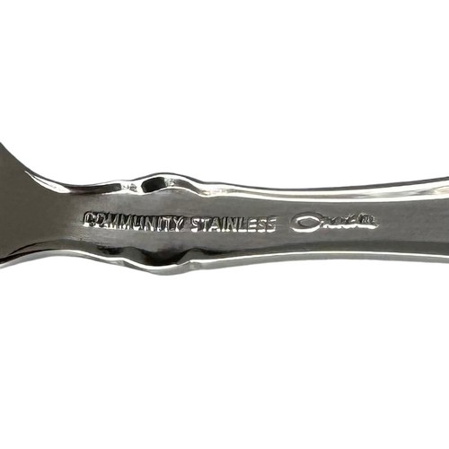 Oneida Satinique 18/8 Stainless Steel Dinner Fork (Set of Twelve) - Picture 4 of 4