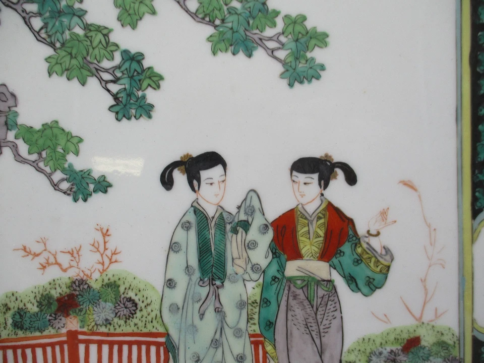 China Familie Rose Verte – Porzellan Bild Platte „2 Frauen im Garten“ Handbemalt - Bild 3 von 4