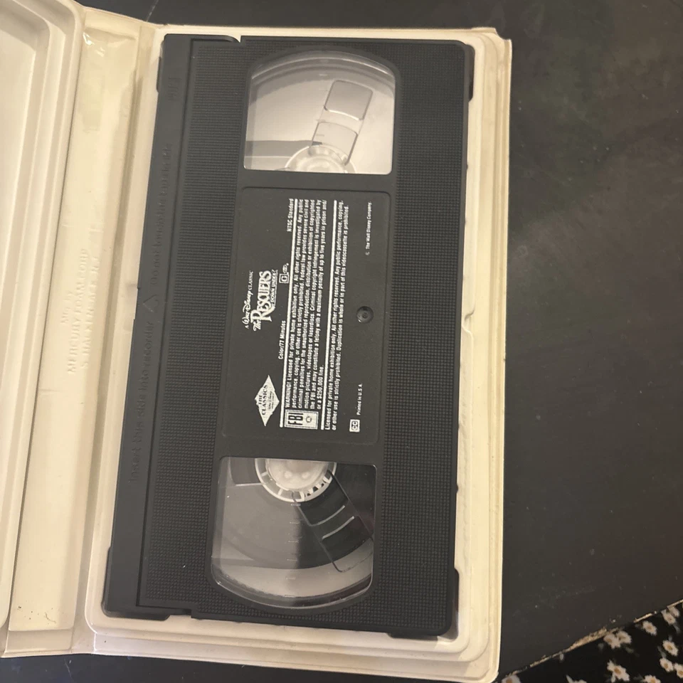 Walt Disney the Rescuers Down Under VHS Clamshell Black Diamond Edition - Image 4 of 4