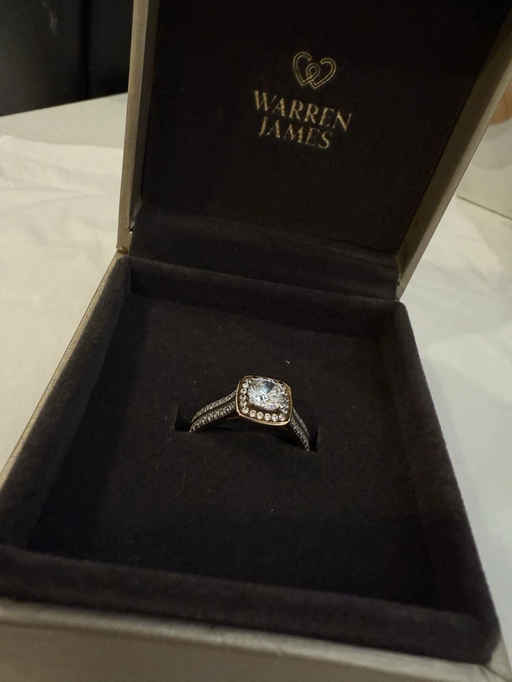 Anillo Warren James de oro de 9 quilates para ella Foto 3 de 4